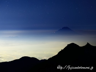 観音岳から夜景と富士山