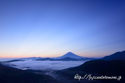 箱根大観山から雲海と富士山、反薄明光線
