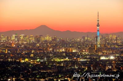 市川アイ・リンクタウンより望む東京スカイツリーと富士山と夜景