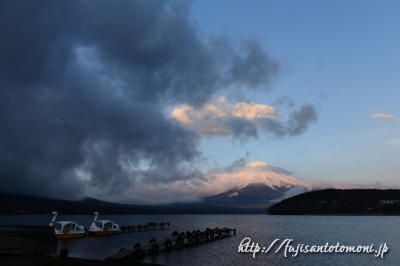 吊るし雲と富士山　山中湖にて