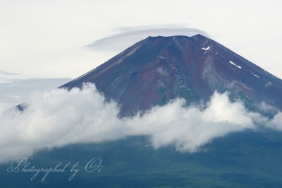 高座山より望む富士山と笠雲