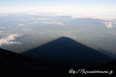 富士山山頂から望む影富士