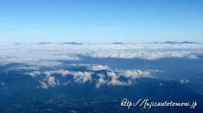 富士山から望む雲海と南アルプス方面