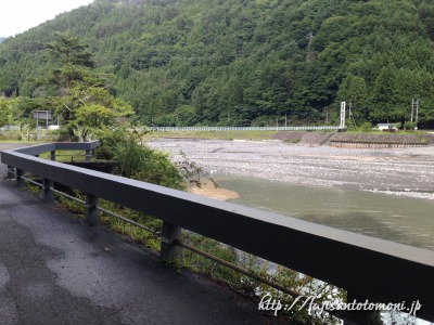 奈良田湖の吊り橋