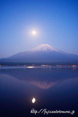 山中湖より望むパール富士