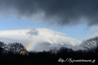 虹と富士山　笠雲付き