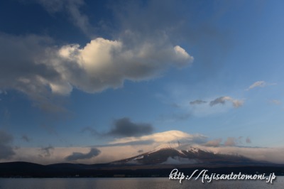 吊るし雲と富士山　山中湖にて