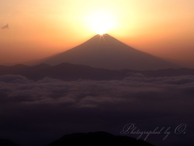 雲海の上でダイヤモンド富士。ようやく拝めた。  ― 山梨県南巨摩郡身延町・七面山 2015年3月