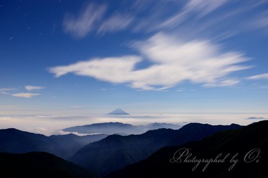 この雲は夜空の旅人。  ― 山梨県・南アルプス北岳 2015年8月