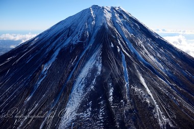 裏富士に大接近。大感動の一言。  ― 山梨県・富士山上空 2015年12月