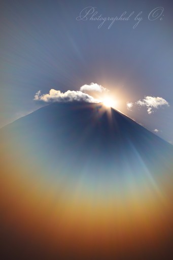 朝霧高原から望むダイヤモンド富士の写真