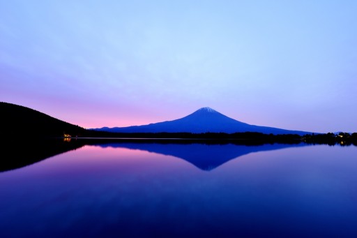 田貫湖の朝焼けと富士山の写真