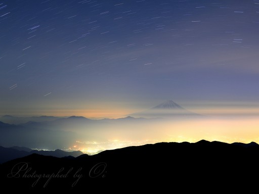 国師ヶ岳の雲海夜景の写真