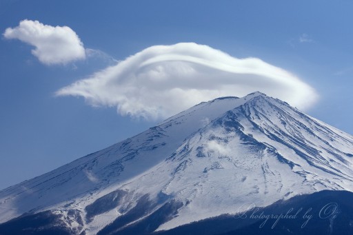 笠雲の富士山の写真