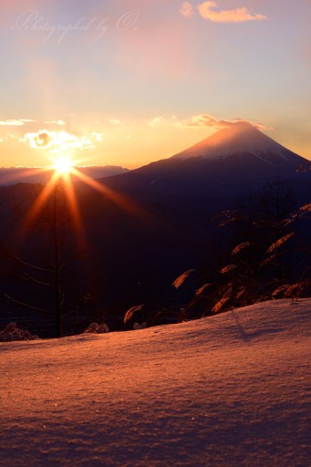 櫛形山からの御来光と富士山の写真