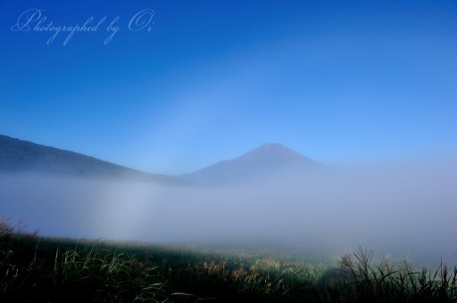 三国峠から見た霧虹の写真