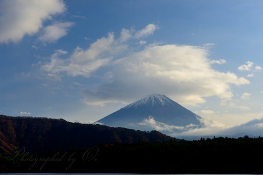 西湖から笠雲の富士山の写真