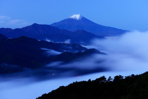 百蔵山から雲海と富士山の写真