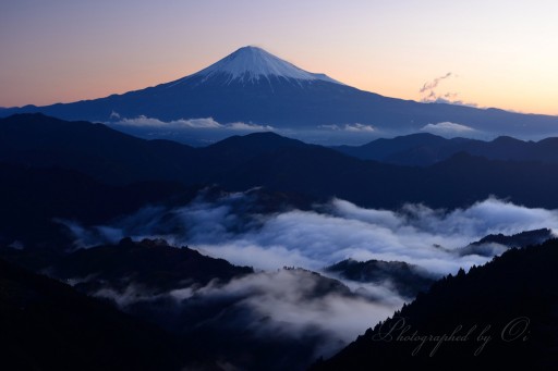 清水吉原の雲海と富士山の写真