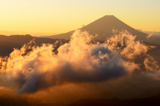 甘利山から望む雲海と富士山の写真
