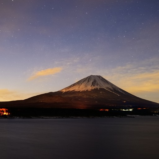 本栖湖から望む月光の富士山と夜景の写真