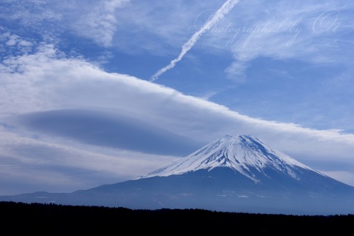吊るし雲と富士山の写真