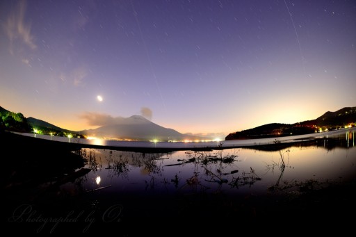 山中湖から見る富士山とISSの写真
