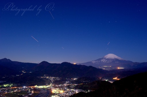 チェックメイトCCの夜景と富士山の写真