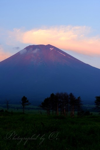 赤富士と朝焼けの写真
