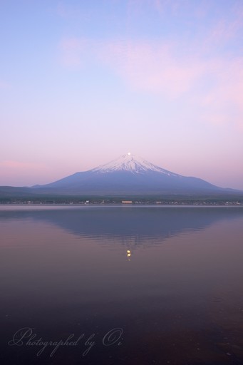 山中湖・長池親水公園より望むパール富士と朝焼けの写真