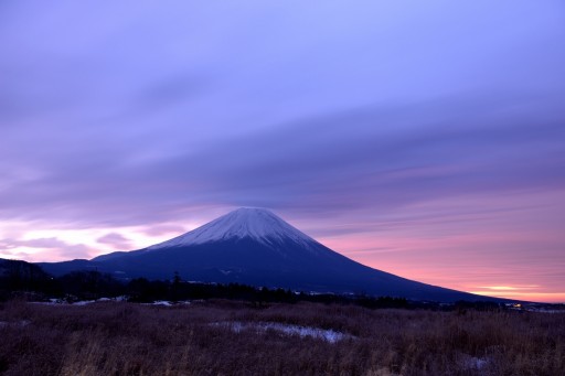 朝霧高原から望む朝焼けの富士山の写真