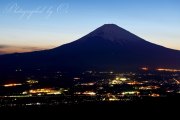 長尾峠の夜景の写真 「夕暮れの街」