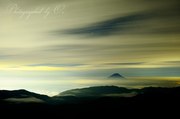 北岳からの夜景と富士山の写真 「夜空の流れ」