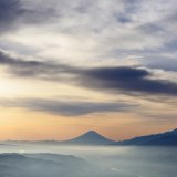 高ボッチの雲海と富士山の写真 「墨空アート」