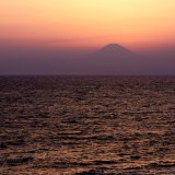秋谷漁港の夕焼けの写真 「ただ、海と。」