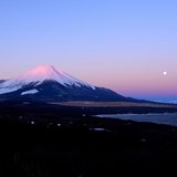 山中湖パノラマ台から望む夜明けの富士山の写真 「夜明けのパノラマ」