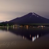 山中湖の夜景と人文字の写真 「夏雨去って」