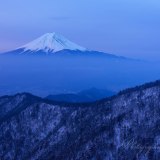 三つ峠の紅富士の写真 「紅の眼差し」