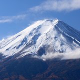 新倉山浅間公園から望む富士山の写真 「寒風に吹かれて」