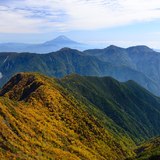 赤石岳から富士山と山並みの写真 「南部壮観」
