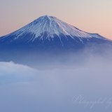 雲海の富士山の写真 「湧き上がる」
