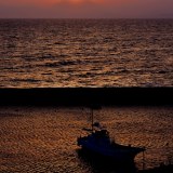 秋谷漁港の写真 「静かなる漁港を照らす」