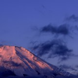 紅富士と月の写真 「残月の存在」