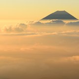 北岳から雲海と富士山の写真 「黄金に包まれ」