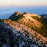 鳳凰三山の夕景と富士山の写真 「残照の夏」