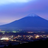 高座山からの夜景と富士山の写真 「黄昏の営み」
