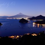 発端丈山からの夜景と富士山の写真 「透き通るように」