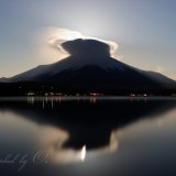 山中湖のパール富士の写真 「真夜中の祭典」