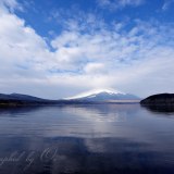 山中湖平野逆さ富士の写真 「晴れ間を呼んで」