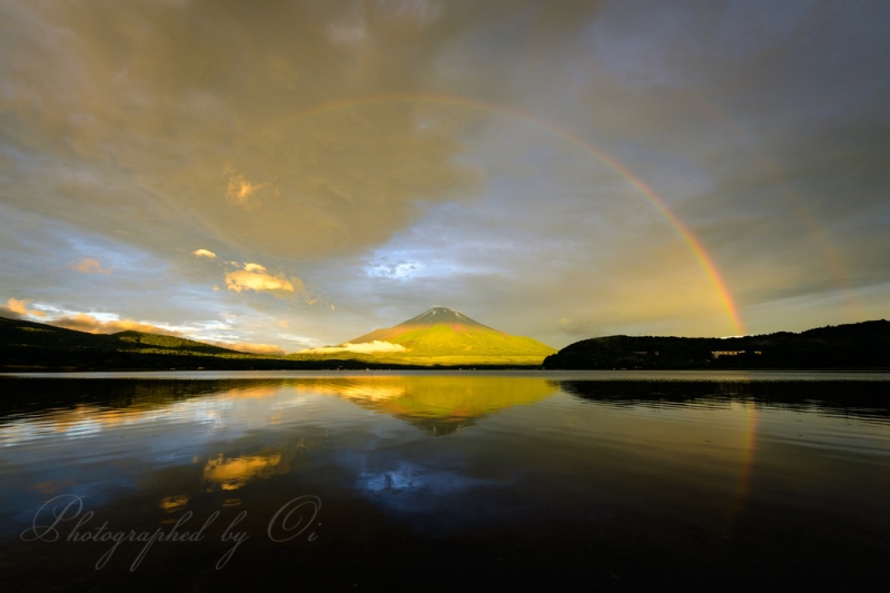 『GIFT』と名付けた山中湖からの虹と富士山の写真
